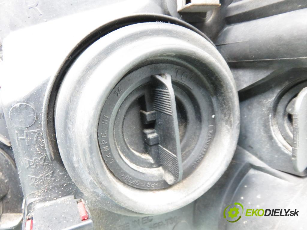 OPEL CORSA C (X01) HB 2001 55,00 1.2 16V 75 - Z 12 XE 1199,00 světlo PP 09114330