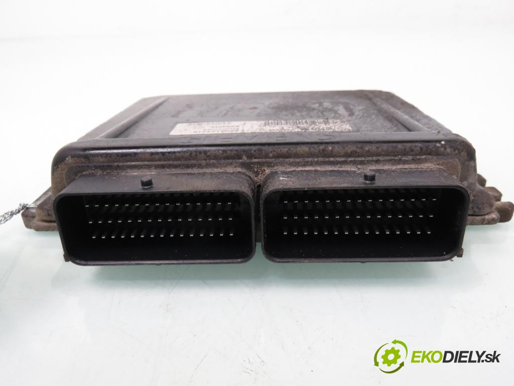 RENAULT SCENIC I (JA0/1_) MINIVAN 2001 79,00 1.6 - K4M 700 1598,00 Riadiaca jednotka Motor 8200124318 ; S118301104 ; 8200080285