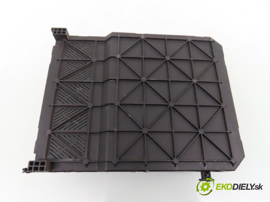 PEUGEOT 206 liftback (2A/C) HB 2003 44,00 1.1 60 - HFZ 1124,00 MODUL BSI S118085120A ; 9649627980