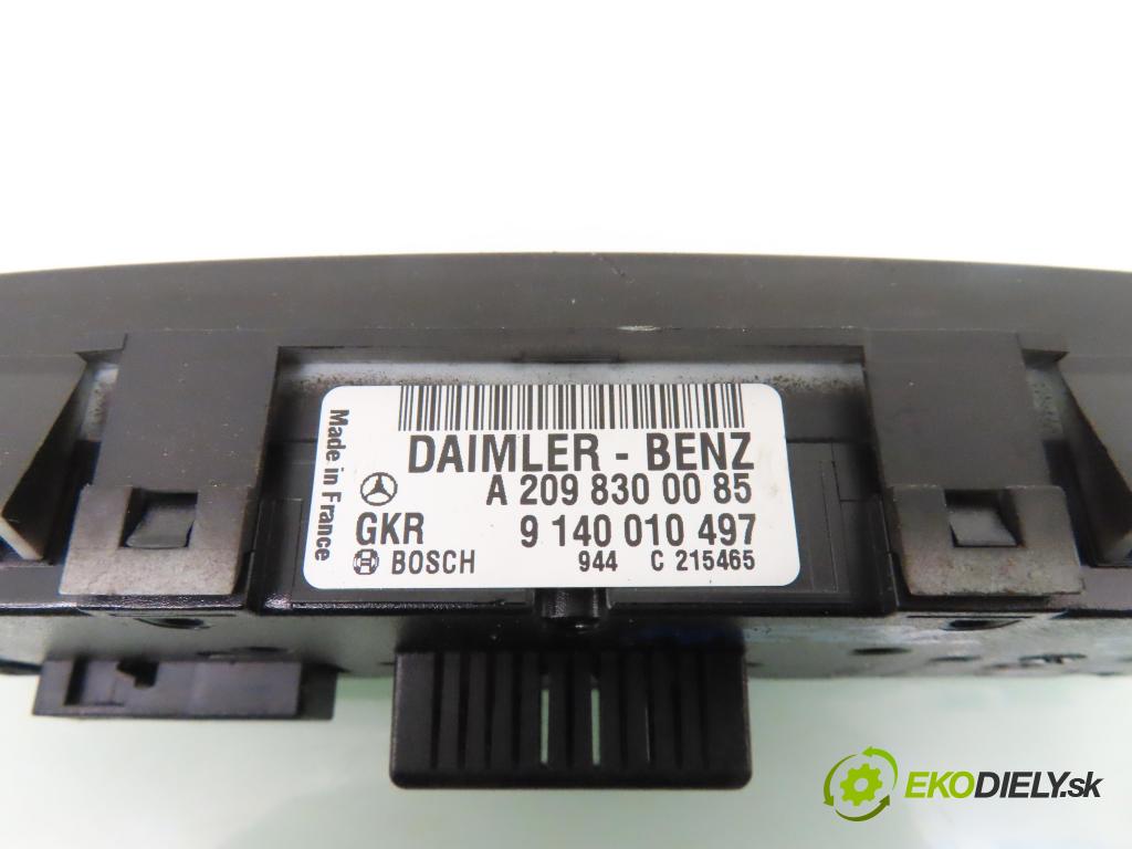MERCEDES-BENZ KLASA C (W203) KOMBI 2002 105,00 C 180 Kompressor (203.046) - M 271.946 1796,00 Panel kúrenia KLIMATRONIK A2098300085 ; 9140010497