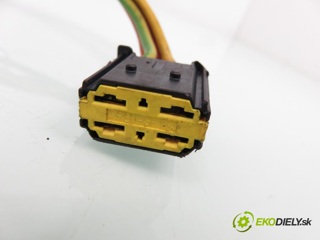 RENAULT SCENIC I (JA0/1_) MINIVAN 2000 75,00 1.9 dCi 102 - F9Q 732 1870,00 spinačka  (Spínacia skrinka)