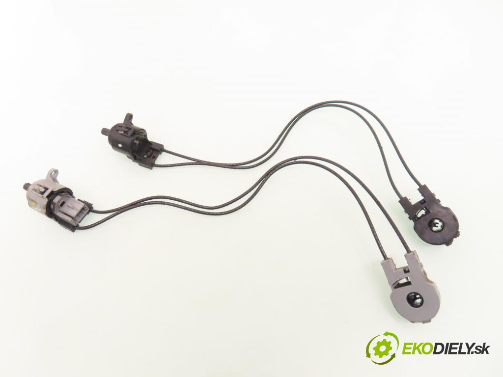 FORD FOCUS (DAW, DBW) HB 2000 74,00 1.6 16V 100 - FYDA 1596,00 Lanko panel kúrenia 98AB11503AE ; 98AB11504AE