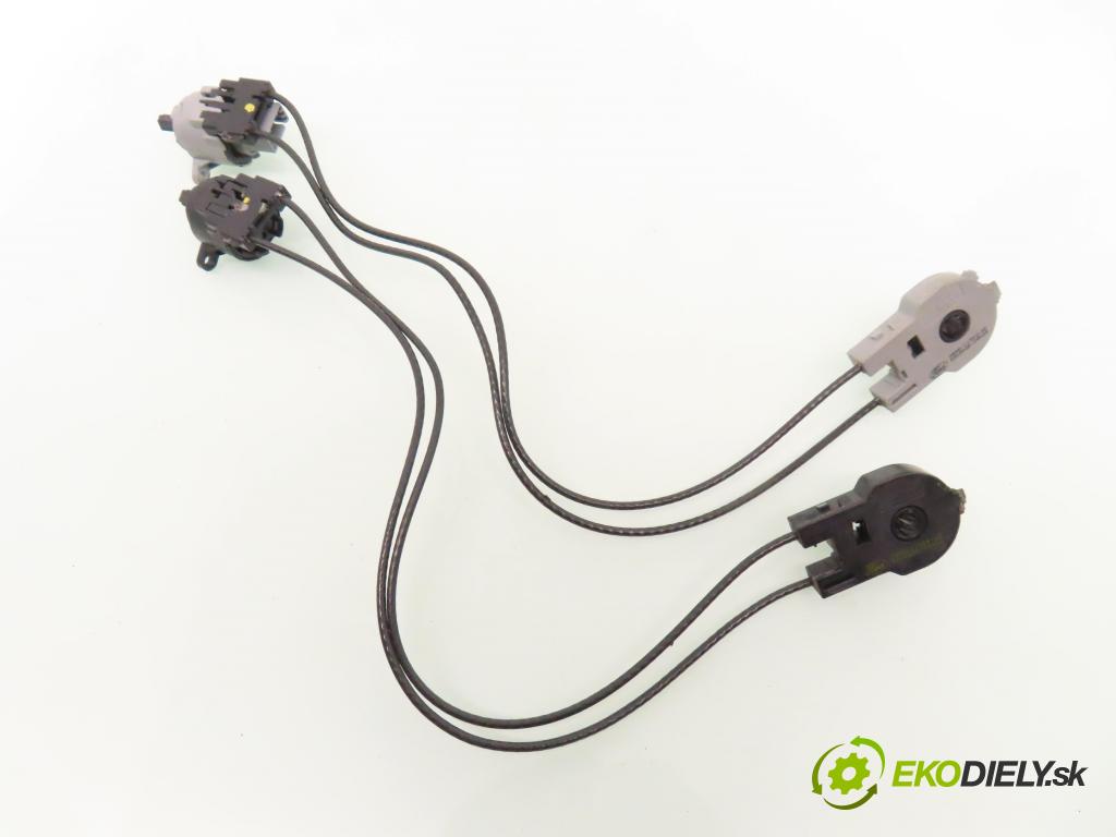FORD FOCUS (DAW, DBW) HB 2000 74,00 1.6 16V 100 - FYDA 1596,00 Lanko panel kúrenia 98AB11503AE ; 98AB11504AE