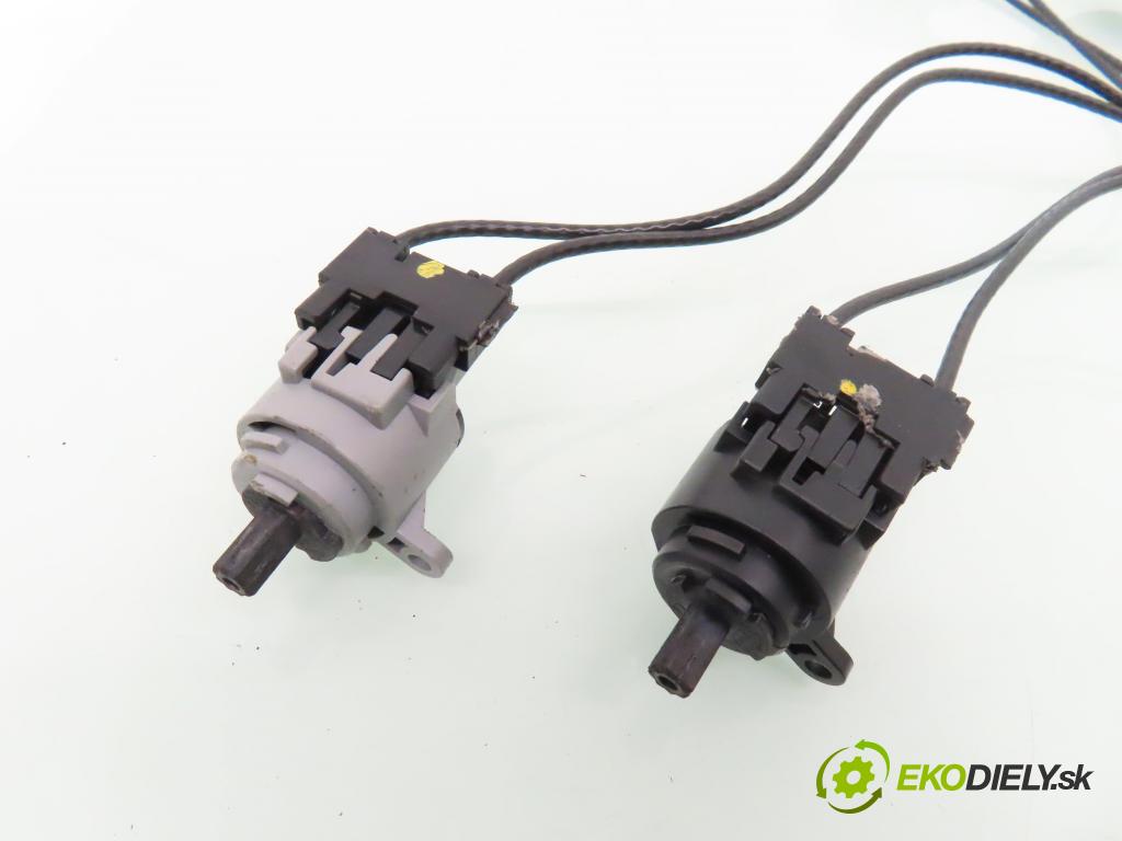 FORD FOCUS (DAW, DBW) HB 2000 74,00 1.6 16V 100 - FYDA 1596,00 Lanko panel kúrenia 98AB11503AE ; 98AB11504AE