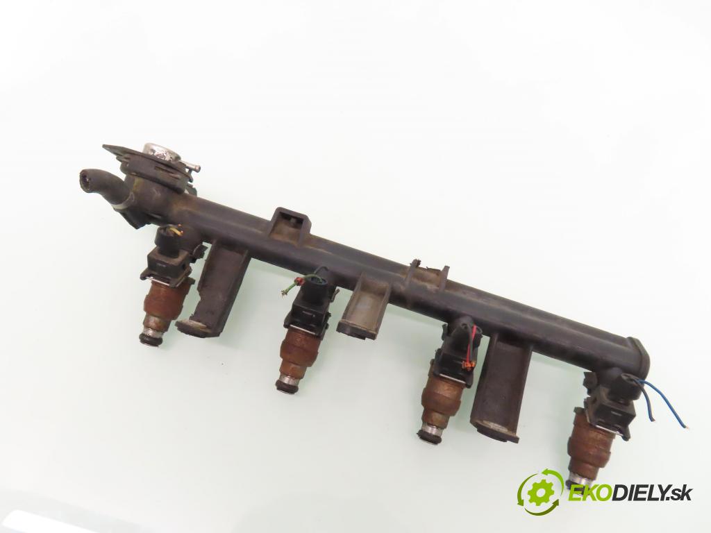 PEUGEOT 406 (8B) SEDAN 1999 81,00 1.8 16V - LFY (XU7JP4) 1761,00 lišta vstřikovací D3172MA ; 9621783580 (Vstřikovací lišta)