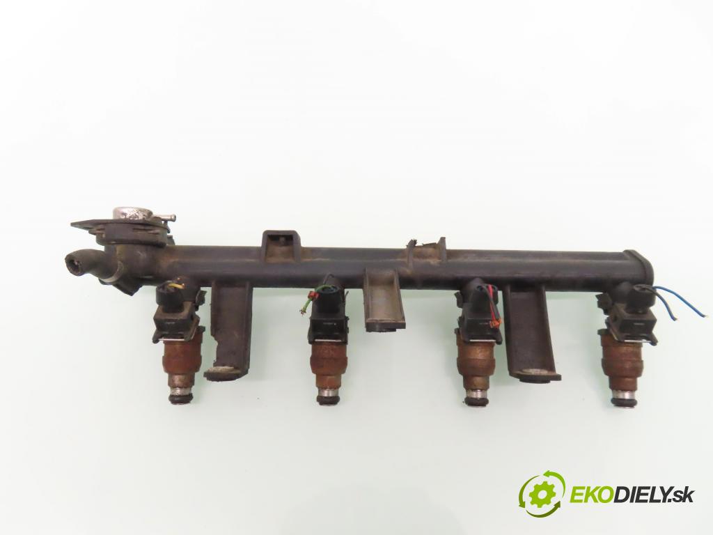 PEUGEOT 406 (8B) SEDAN 1999 81,00 1.8 16V - LFY (XU7JP4) 1761,00 lišta vstřikovací D3172MA ; 9621783580 (Vstřikovací lišta)