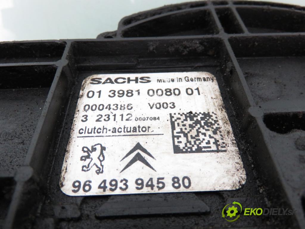 CITROEN C2 (JM_) HB 2004 52,00 1.4 HDi - 8HX (DV4TD) 1398,00 SPOJKA: 9649394580 ; 013981008001