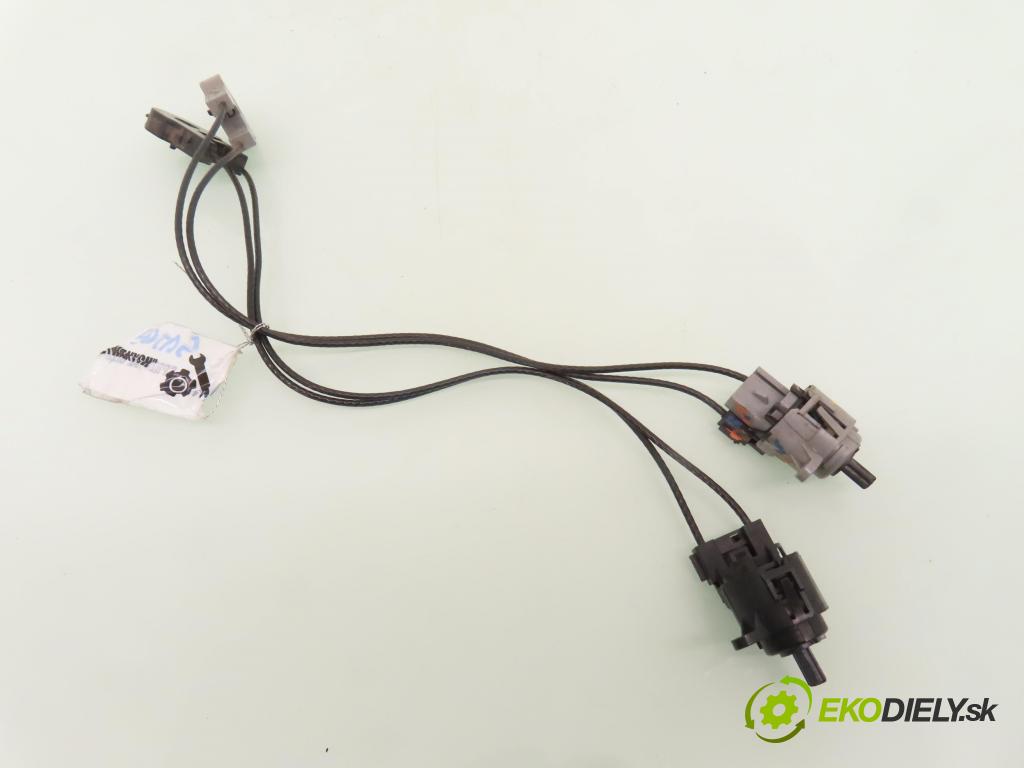 FORD FOCUS (DAW, DBW) HB 2000 74,00 1.6 16V 100 - FYDA 1596,00 lanko panel topení 98AB11503AE ; 98AB11504AH