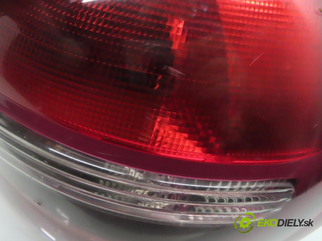 NISSAN ALMERA II (N16) HB 2000 84,00 1.8 - QG18DE 1769,00 světlo pravé zadní 236876