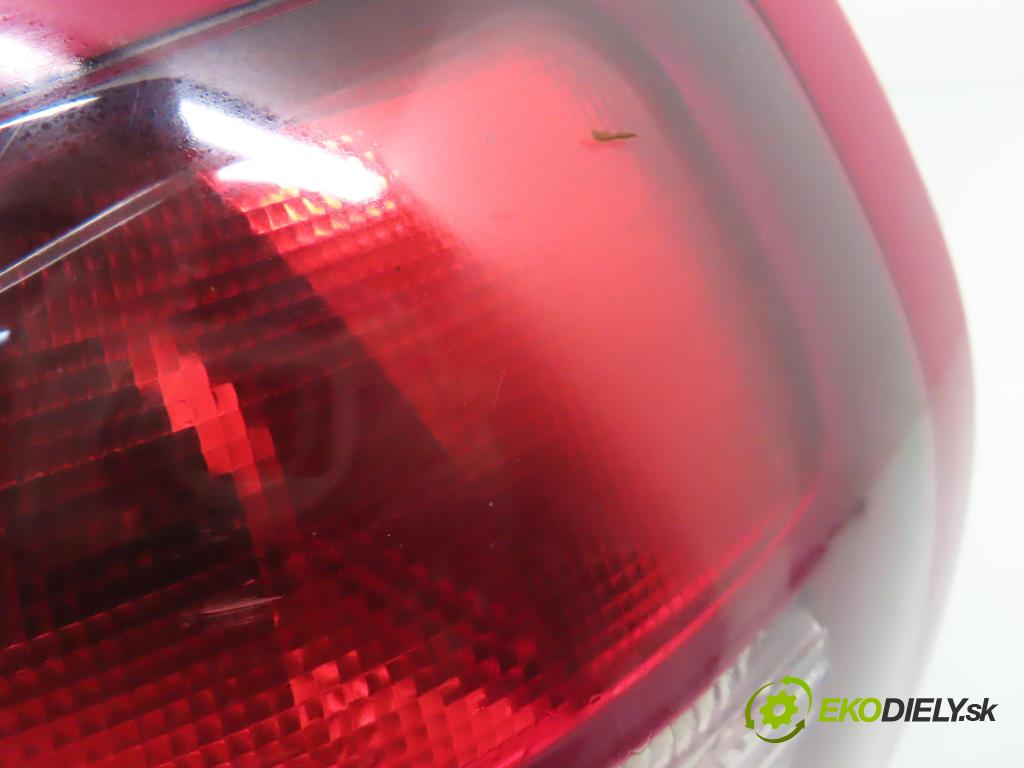 NISSAN ALMERA II (N16) HB 2000 84,00 1.8 - QG18DE 1769,00 světlo pravé zadní 236876