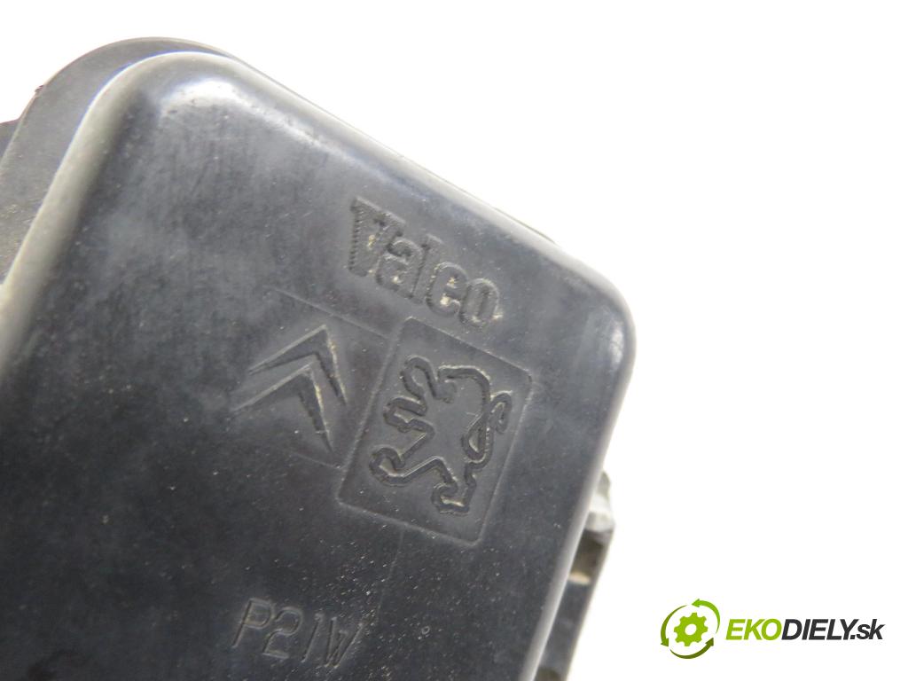 PEUGEOT 307 SW (3H) KOMBI 2005 66,00 2.0 HDI 90 - RHY (DW10TD) 1997,00 vložka svetla pravy zadné 89026938 ; 89026198