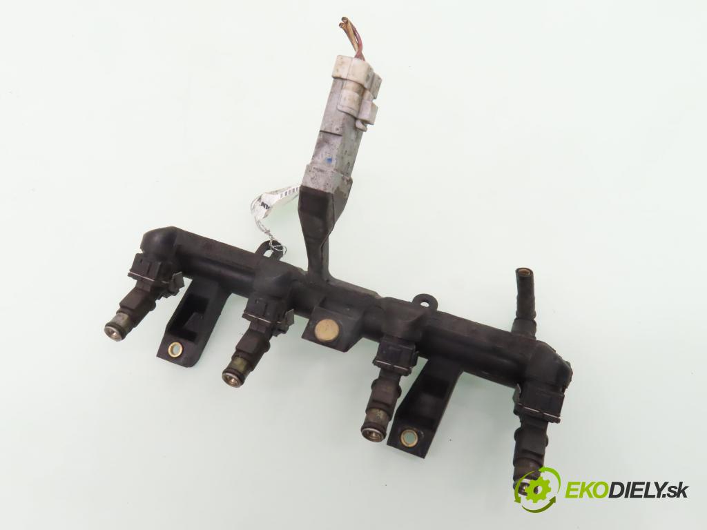 CITROEN C2 (JM_) HB 2004 50,00 1.4 - KFV (TU3JP) 1360,00 lišta vstřikovací 9655833580 ; 9653708980 (Vstřikovací lišta)
