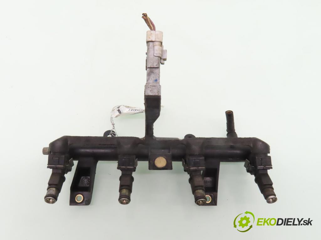 CITROEN C2 (JM_) HB 2004 50,00 1.4 - KFV (TU3JP) 1360,00 lišta vstřikovací 9655833580 ; 9653708980 (Vstřikovací lišta)