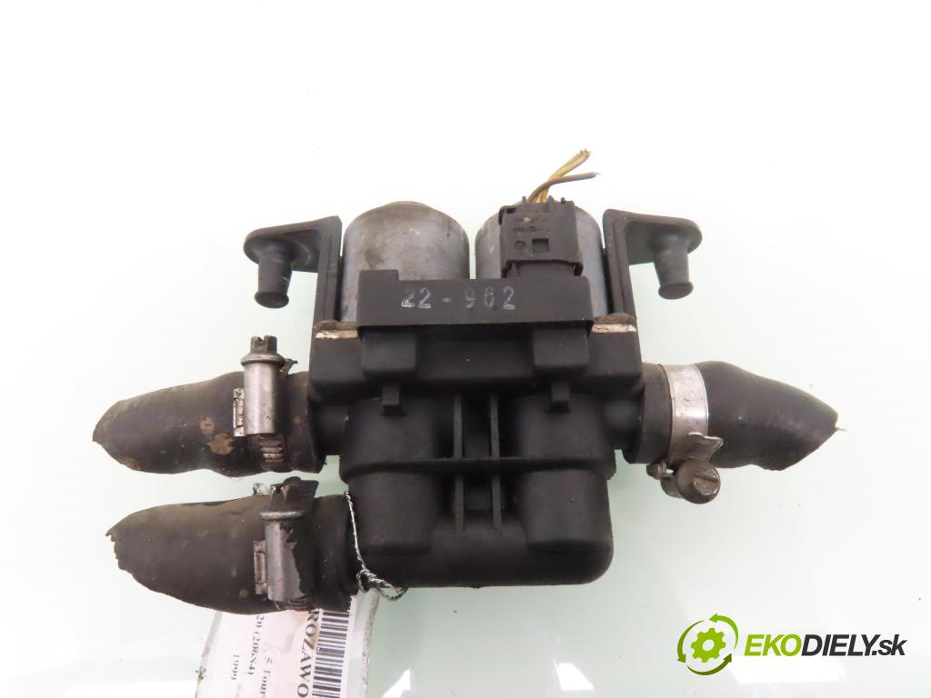 BMW 5 Touring (E39) KOMBI 1999 110,00 520 i - M52 B20 (206S4) 1991,00 ELEKTROVENTIL: vody 8374995 ; 1147412137