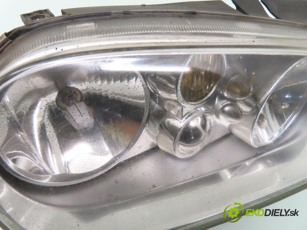 VW GOLF IV (1J1) HB 1997 55,00 1.4 16V - AHW 1390,00 Svetlo PP
