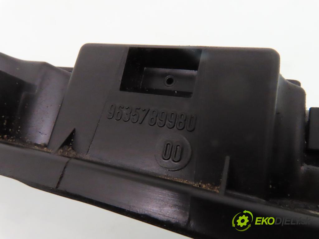 CITROEN C5 I (DC_) HB 2001 85,00 1.8 16V (DC6FZB, DC6FZE) - 6FZ (EW7J4) 1749,00 kryt Ventilů 9635789980 ; 9638897280