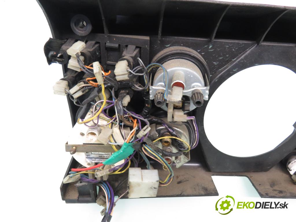 FSC STAR 742 4X2 KABINA/PLATFORMA 1996 77,00 4.4 4,40 Obal prístrojovky