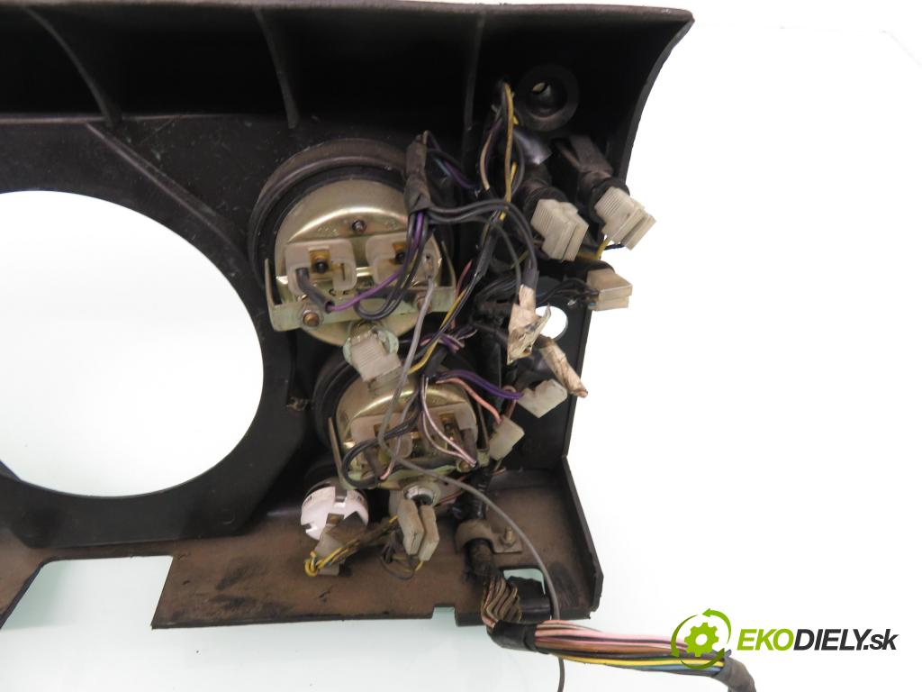 FSC STAR 742 4X2 KABINA/PLATFORMA 1996 77,00 4.4 4,40 Obal prístrojovky