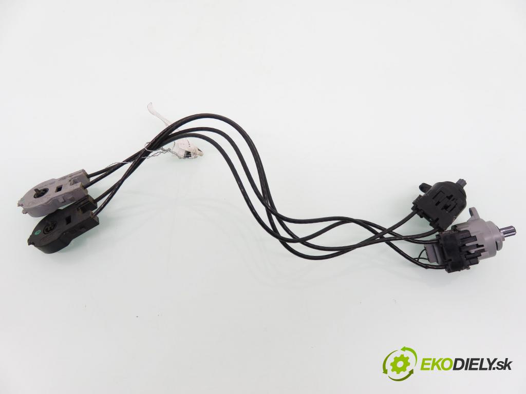 FORD FOCUS (DAW, DBW) HB 2003 85,00 1.8 TDCi - F9DA 1753,00 Lanko panel kúrenia 2M5111503AA ; 2M5111504AA