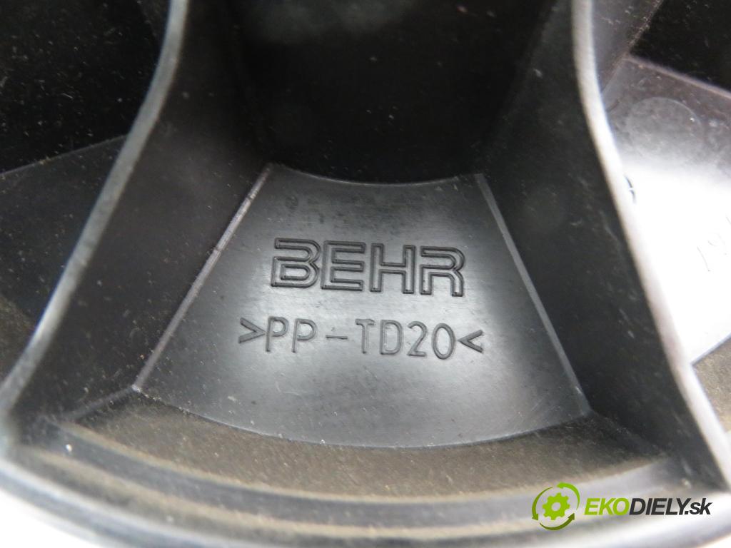 PEUGEOT 206 liftback (2A/C) HB 2003 44,00 1.1 60 - HFZ 1124,00 Ventilátor vetráku 5576701