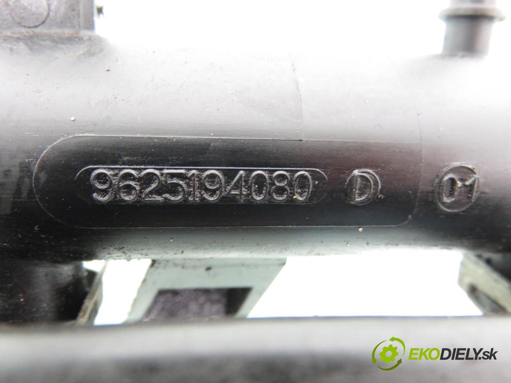 PEUGEOT 206 liftback (2A/C) HB 2000 55,00 1.4 i 75 -  KFX 1361,00 lišta vstřikovací 9625194080D ; 9638128080 (Vstřikovací lišta)