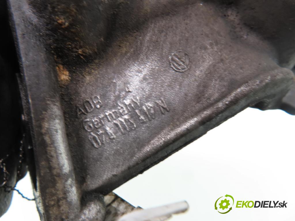 VW TRANSPORTER IV Platforma / podwozie (70E, 70L, 70M, 7DE, 7DL KABINA/PLATFORMA 1993 57,00 2.4 D 78 - AAB 2370,00 Obal filtra oleja 074115417N (Obal olejového filtra)