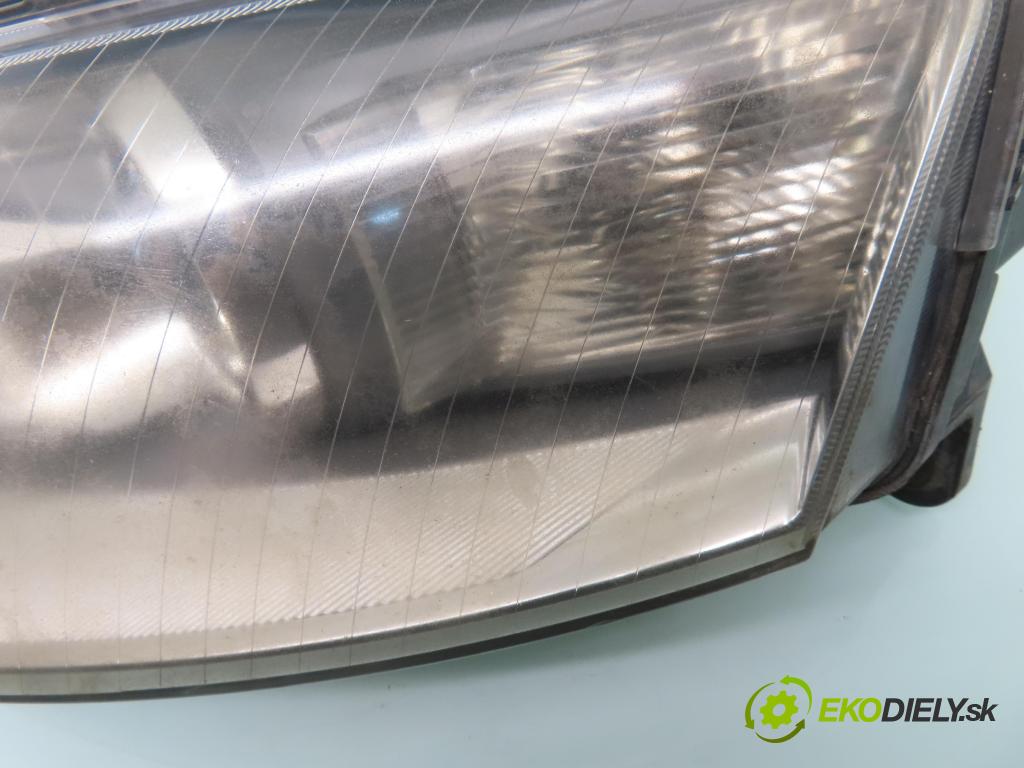 AUDI A6 (4F2, C6) SEDAN 2004 155,00 3.0 TDI quattro - BNG 2967,00 Svetlo LP 5DV00829000 ; 5DD00831950