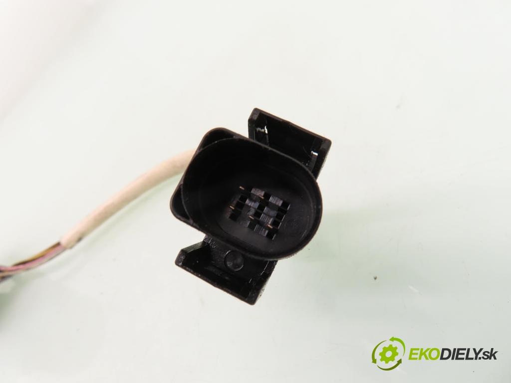 AUDI A8 D2 (4D2, 4D8) SEDAN 1998 110,00 2.5 TDI - AFB 2496,00 Potenciometer plynu 0281002229 ; 028907475S (Potenciometer plynového pedálu)