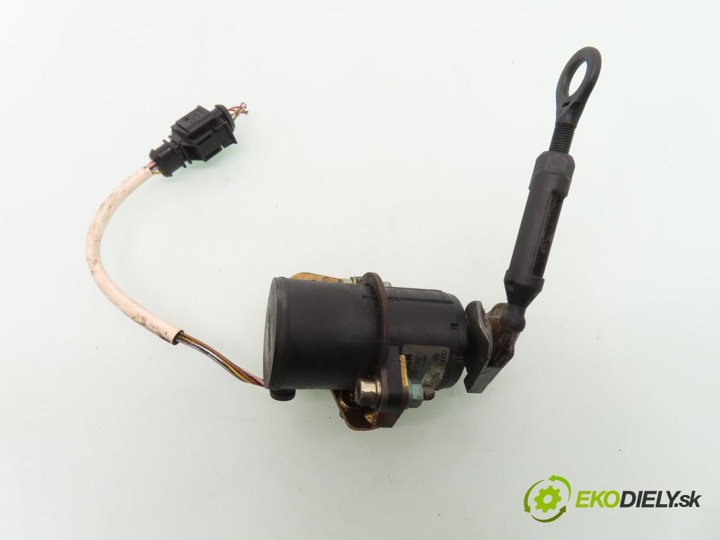 AUDI A8 D2 (4D2, 4D8) SEDAN 1998 110,00 2.5 TDI - AFB 2496,00 Potenciometer plynu 0281002229 ; 028907475S (Potenciometer plynového pedálu)