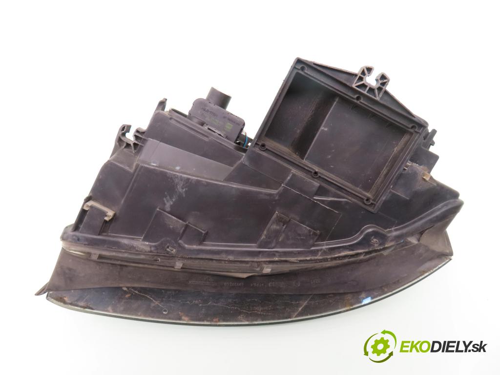 AUDI A4 (8E2, B6) SEDAN 2001 96,00 2.0 20V 130 - ALT 1984,00 Svetlo PP 8E0941004F ; 8E0990008F
