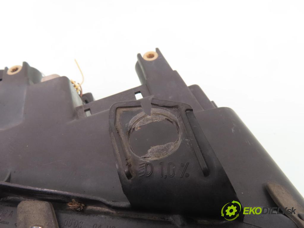 AUDI A4 (8E2, B6) SEDAN 2001 96,00 2.0 20V 130 - ALT 1984,00 Svetlo PP 8E0941004F ; 8E0990008F
