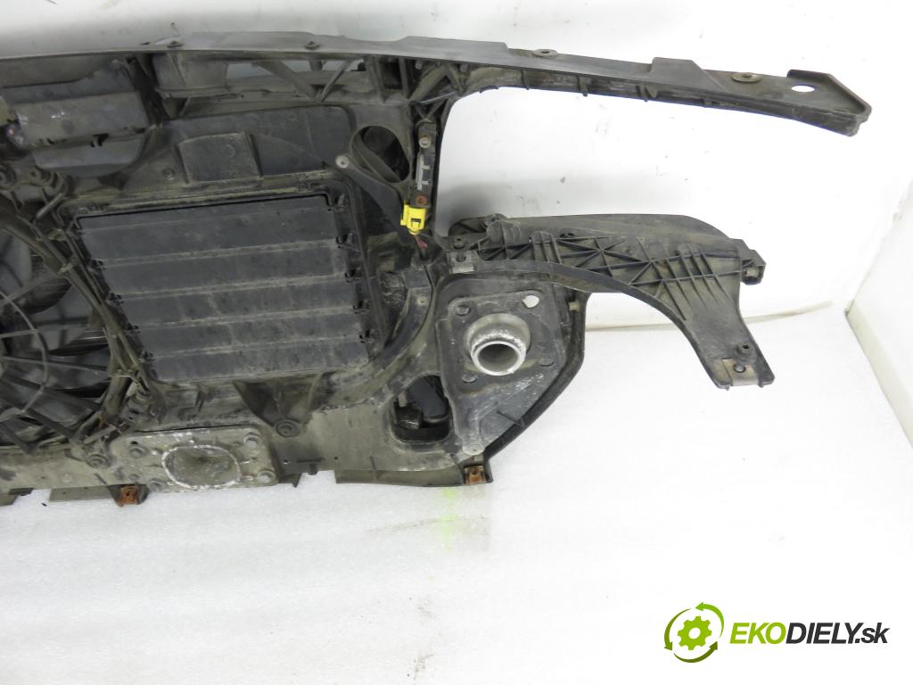 AUDI A4 (8E2, B6) SEDAN 2001 96,00 2.0 20V 130 - ALT 1984,00 Držiak predný