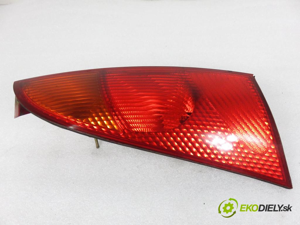 FORD FOCUS (DAW, DBW) HB 2000 74,00 1.6 16V 100 - FYDA 1596,00 Svetlo pravé zadné XS4113404A