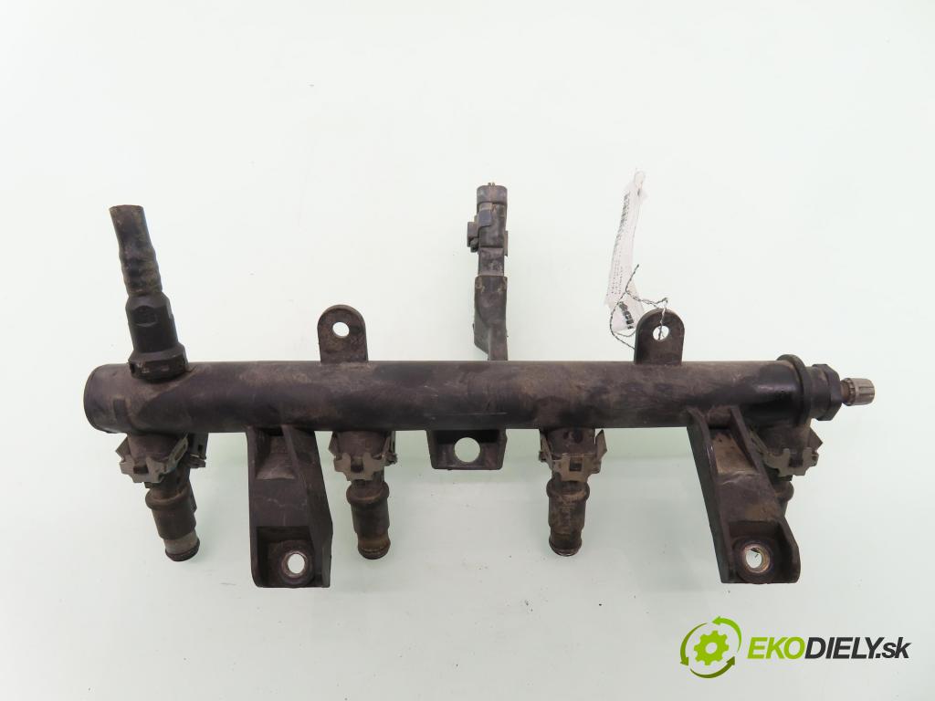 PEUGEOT 206 liftback (2A/C) HB 2003 55,00 1.4 75 - KFW 1360,00 Lišta vstrekovacia 9628982980D ; 01F002A ; 9638128080 (Vstrekovacia lišta)