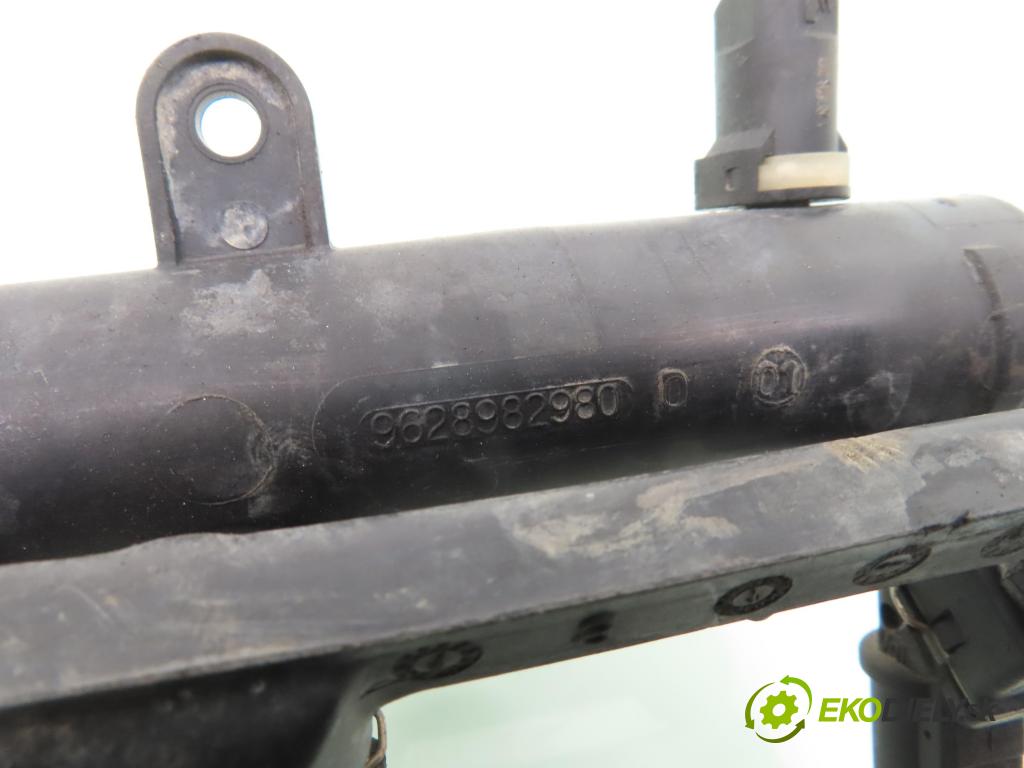 PEUGEOT 206 liftback (2A/C) HB 2003 55,00 1.4 75 - KFW 1360,00 Lišta vstrekovacia 9628982980D ; 01F002A ; 9638128080 (Vstrekovacia lišta)