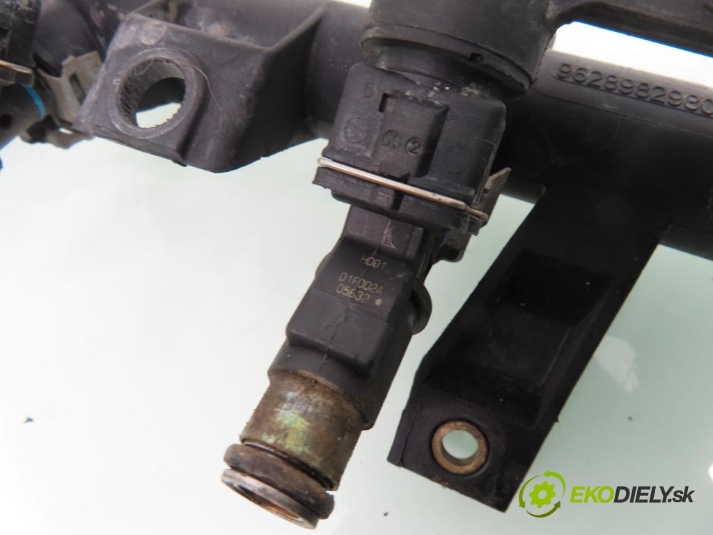 PEUGEOT 206 liftback (2A/C) HB 2003 55,00 1.4 75 - KFW 1360,00 Lišta vstrekovacia 9628982980D ; 01F002A ; 9638128080 (Vstrekovacia lišta)