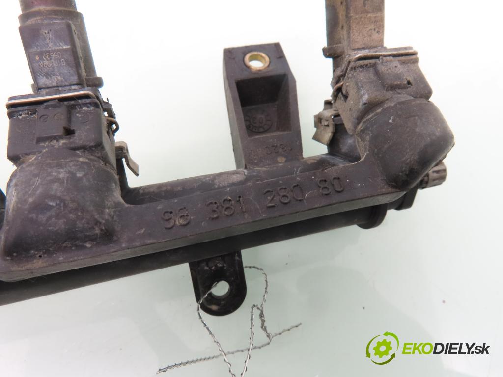 PEUGEOT 206 liftback (2A/C) HB 2003 55,00 1.4 75 - KFW 1360,00 Lišta vstrekovacia 9628982980D ; 01F002A ; 9638128080 (Vstrekovacia lišta)