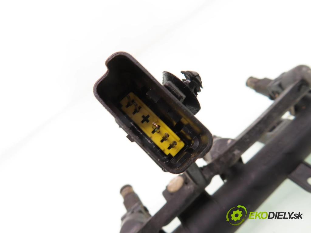 PEUGEOT 206 liftback (2A/C) HB 2002 55,00 1.4 75 - KFW 1360,00 Lišta vstrekovacia 9628982980D ; 9638128080 (Vstrekovacia lišta)