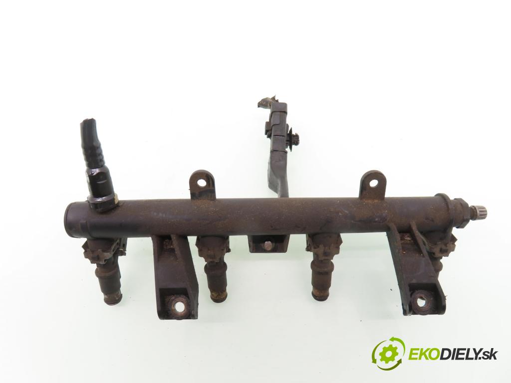 PEUGEOT 206 liftback (2A/C) HB 2002 55,00 1.4 75 - KFW 1360,00 Lišta vstrekovacia 9628982980D ; 9638128080 (Vstrekovacia lišta)