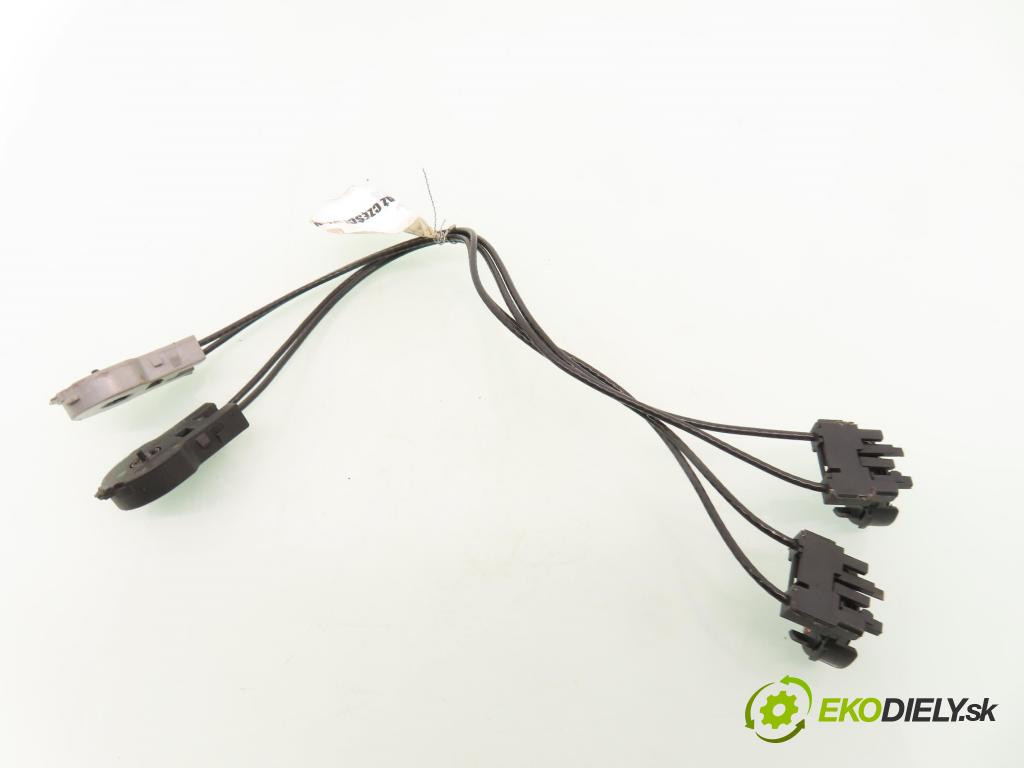 FORD FOCUS Turnier (DNW) KOMBI 2002 66,00 1.8 TDDi 90 - C9DA 1753,00 Lanko panel kúrenia 2M5111503AA ; 2M5111504AA