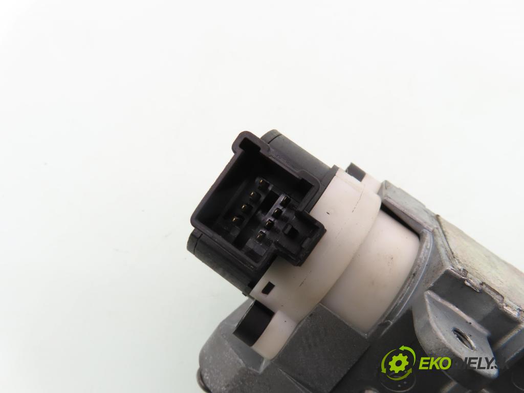 VOLVO S60 I (384) SEDAN 2003 154,00 2.5 T - B 5254 T2 2521,00 spinačka 8626324 (Spínacia skrinka)