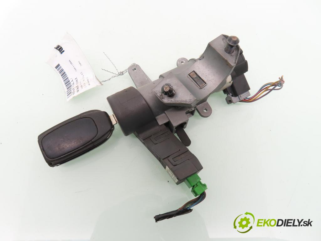 VOLVO S60 I (384) SEDAN 2003 154,00 2.5 T - B 5254 T2 2521,00 spinačka 8626324 (Spínacia skrinka)