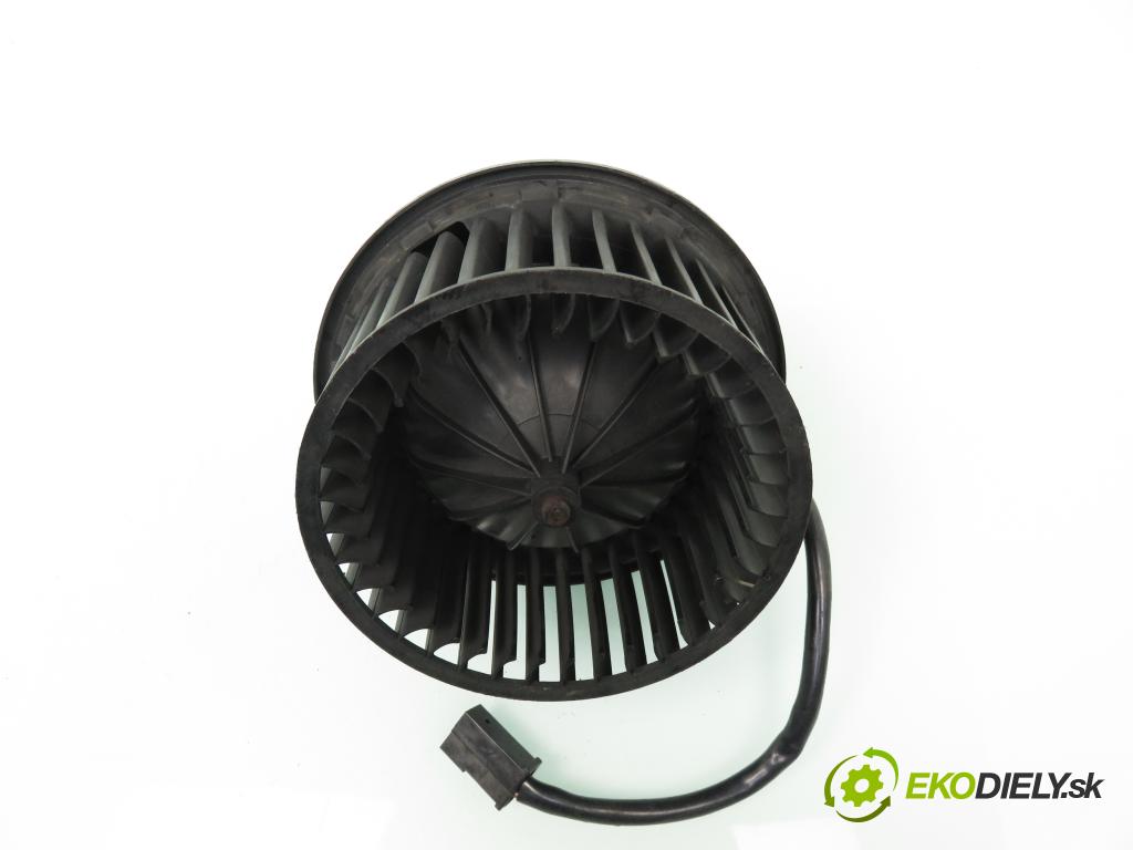 VW PASSAT B3/B4 (3A2, 35I) SEDAN 1990 55,00 1.8 - AAM 1781,00 Ventilátor vetráku 357819021