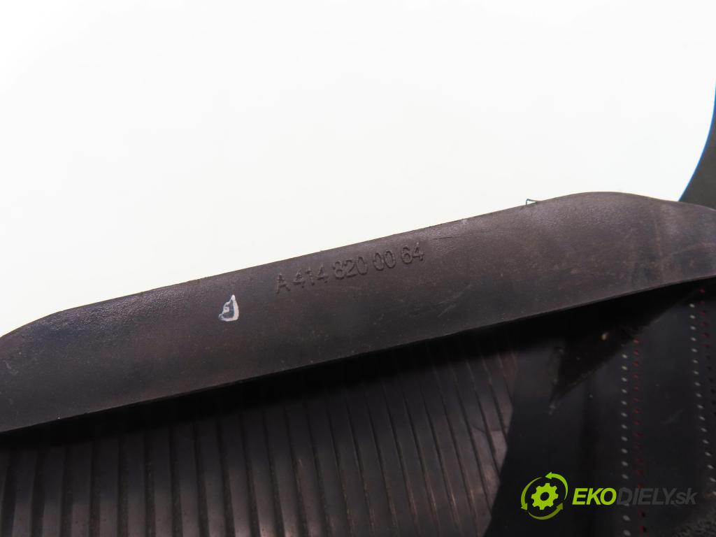 MERCEDES-BENZ VANEO (414) KOMBIVAN 2003 92,00 1.9 (414.700) - M 166.991 1898,00 Svetlo ľavé zadné A4148200064