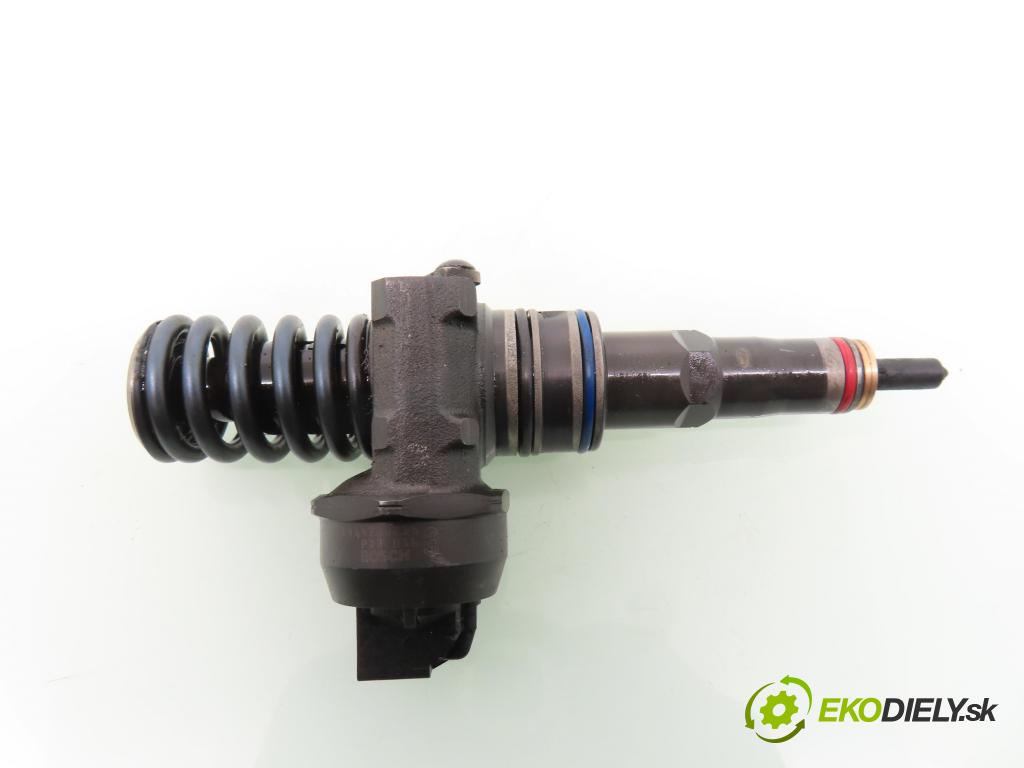 SEAT ALTEA (5P1) MINIVAN 2004 77,00 1.9 TDI PD 105 - BXE 1896,00 Vstrekovač 038130073AG ; 0414720215 (Vstrekovač paliva)