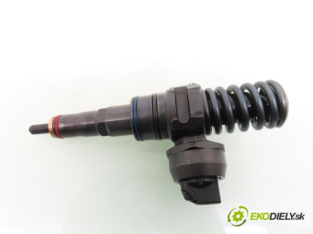 SEAT ALTEA (5P1) MINIVAN 2004 77,00 1.9 TDI PD 105 - BXE 1896,00 Vstrekovač 038130073AG ; 0414720215 (Vstrekovač paliva)