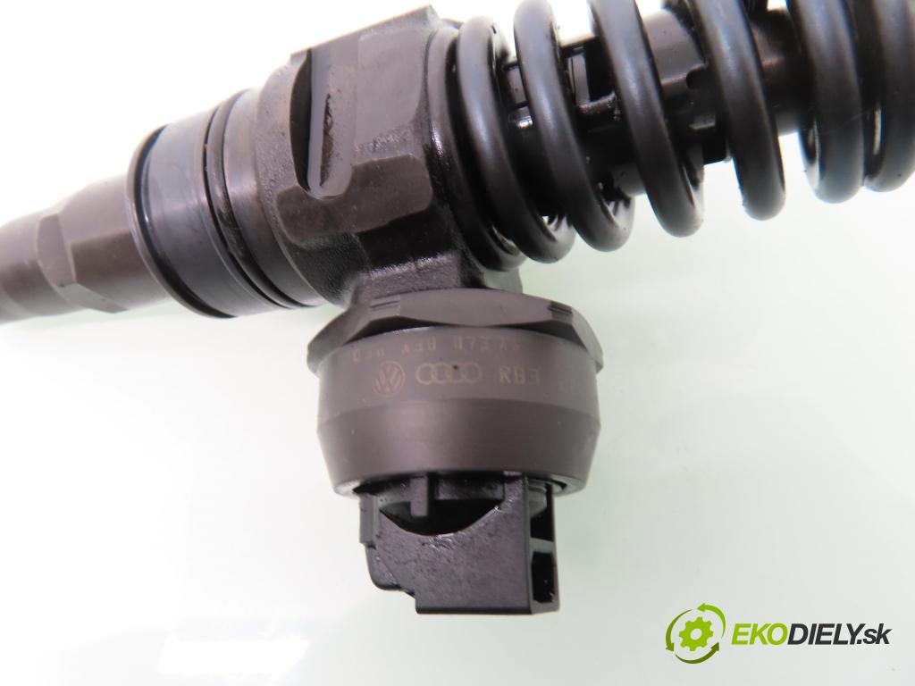 SEAT ALTEA (5P1) MINIVAN 2004 77,00 1.9 TDI PD 105 - BXE 1896,00 Vstrekovač 038130073AG ; 0414720215 (Vstrekovač paliva)