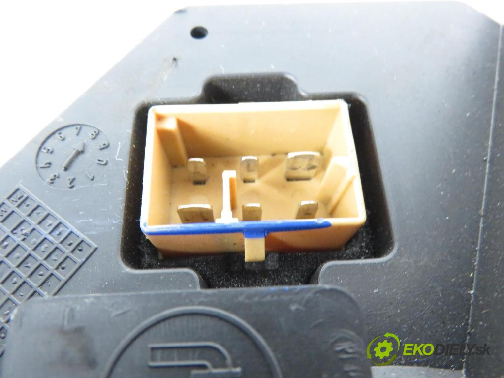 SKODA SUPERB I (3U4) SEDAN 2002 74,00 1.9 TDI - AVB 1896,00 ventilátor větráku 740221233F ; 8D1820021