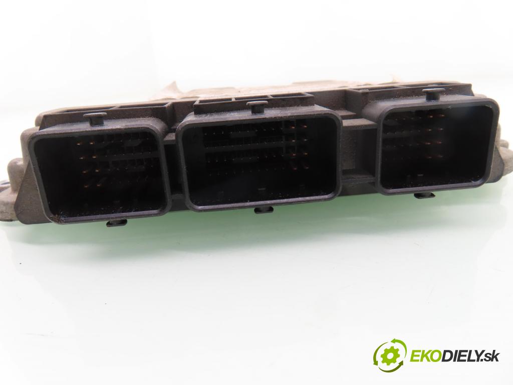 CITROEN C4 I (LC_) HB 2005 66,00 1.6 HDi - 9HX (DV6ATED4) 1560,00 řídící jednotka motora 9661377280 ; 028101186