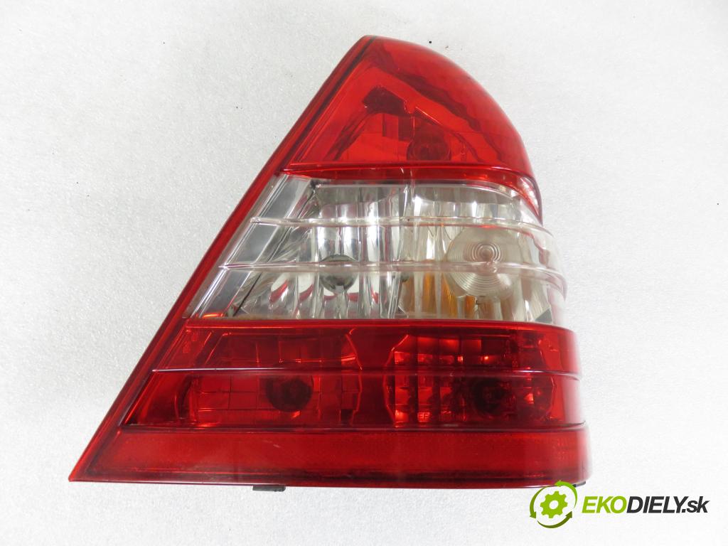 MERCEDES-BENZ KLASA C (W202) SEDAN 1994 55,00 C 200 D (202.120) - OM 601.913 1997,00 světlo pravé zadní